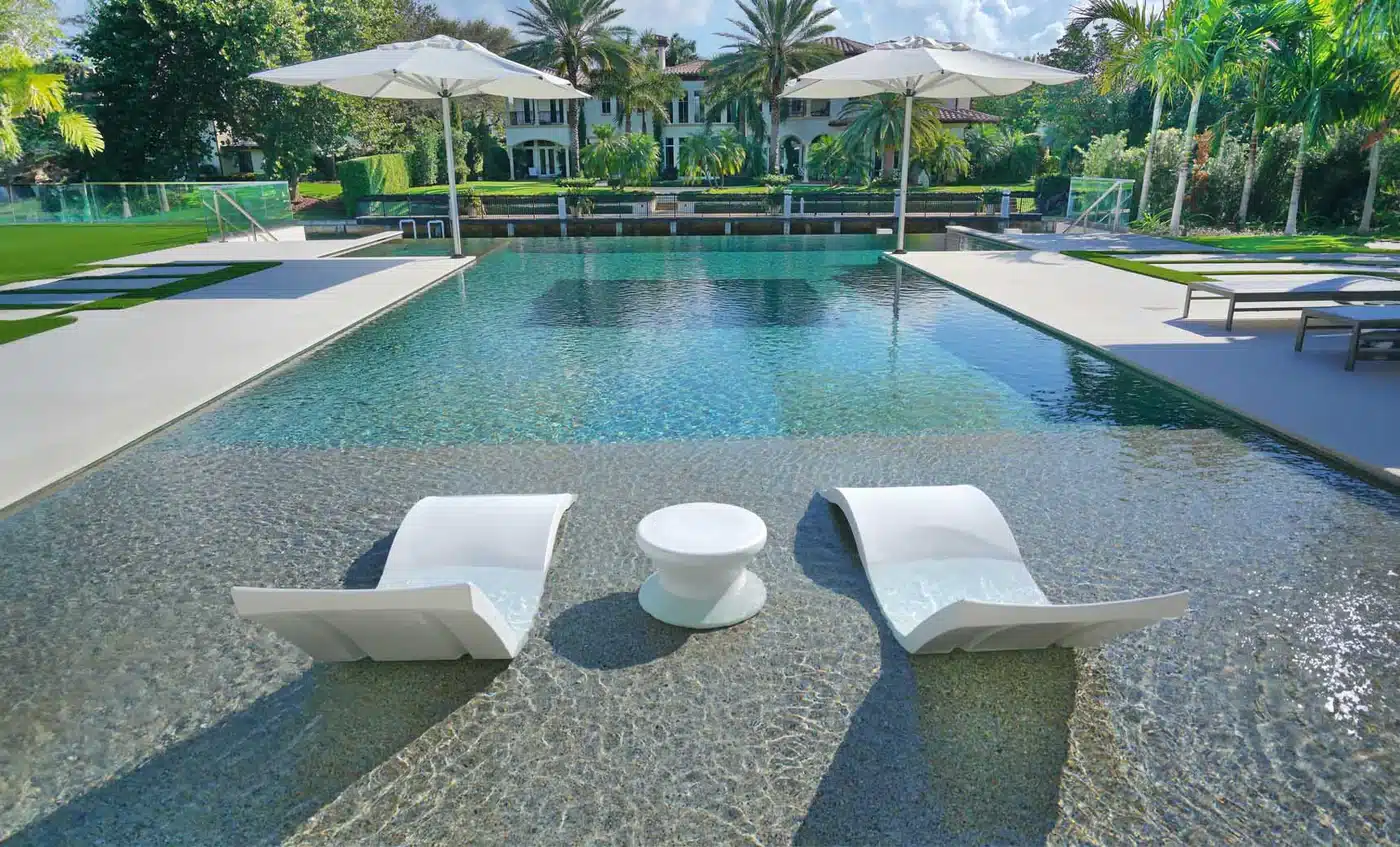 Signature Chaise and Side Table In-pool set - Image 2