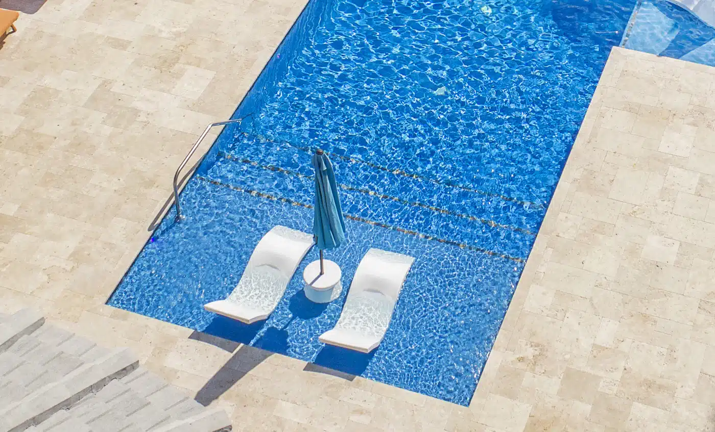 Signature Chaise and Side Table In-pool set - Image 3